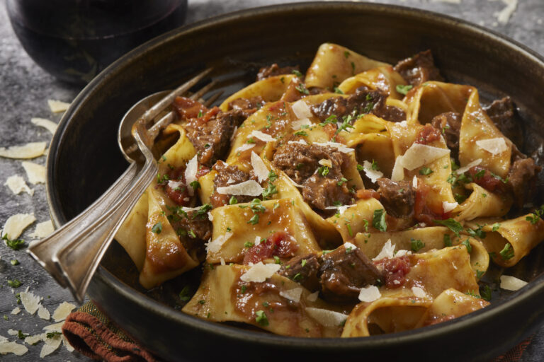 Pappardelle a la Boloñesa: Un Viaje Culinario al Corazón de  Italia