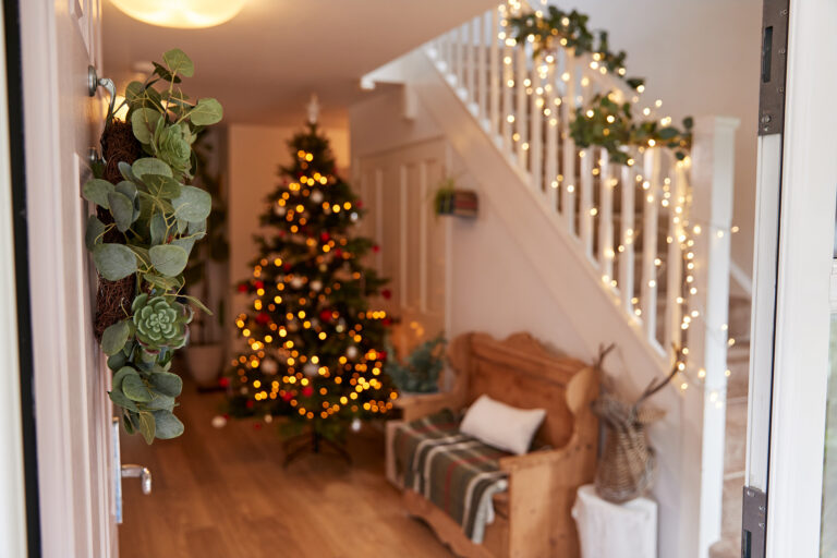 Una entrada para la navidad: Ideas para decorar el recibidor en estas fiestas