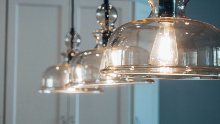 Ilumina tu Hogar con Estilo: Iluminación que Transforma Espacios