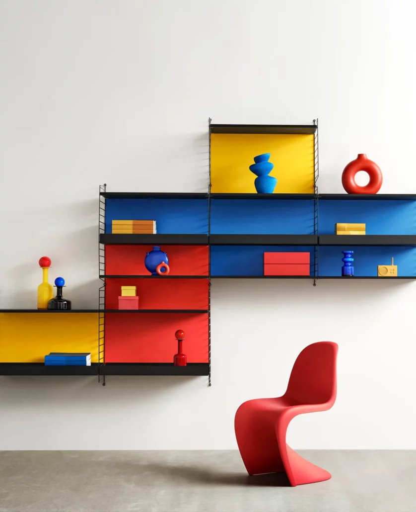 Estantería de pared String en colores Mondrian. Marcus Lawett, AD. Cómo implementar arte hogar